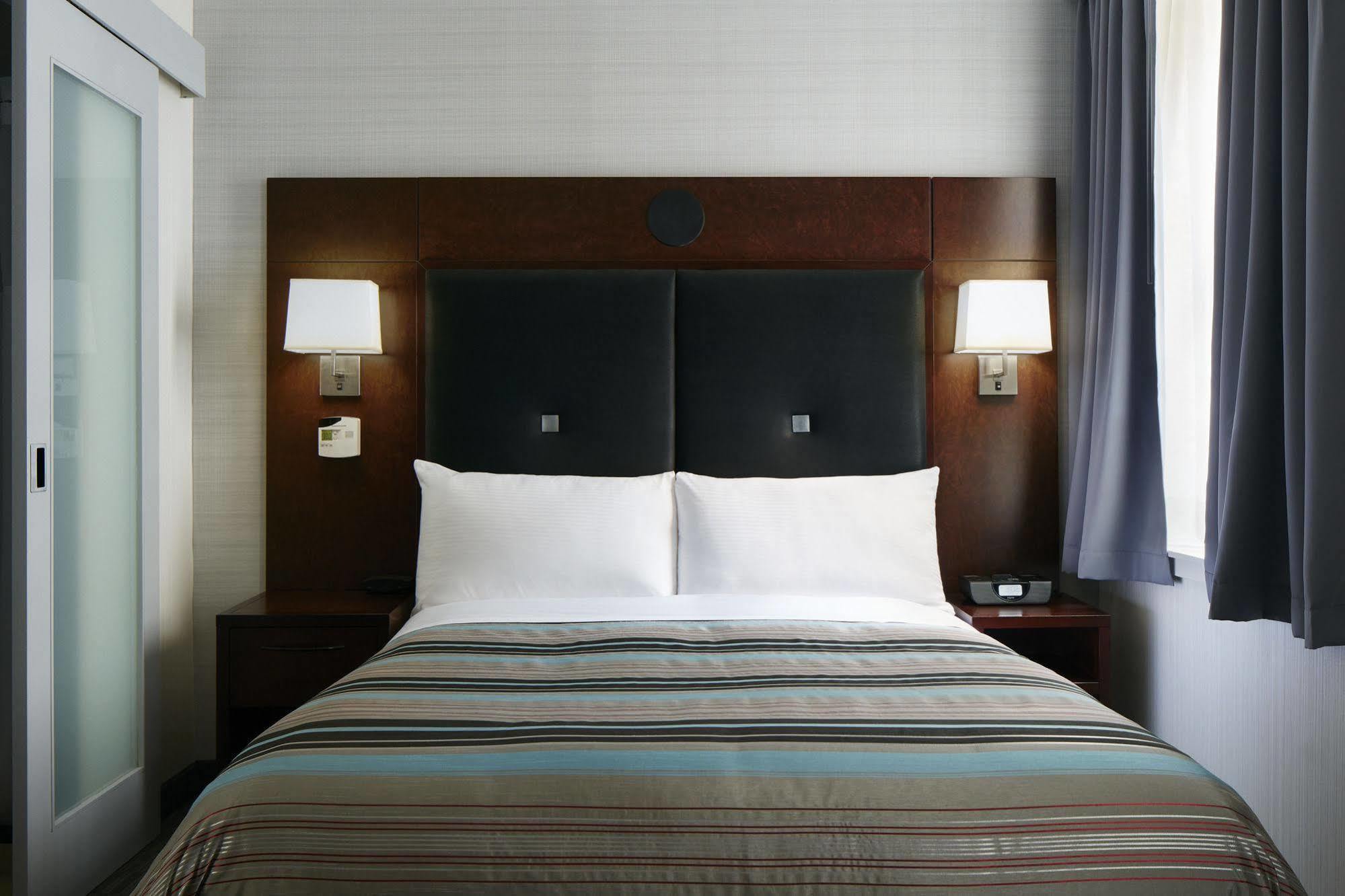 Club Quarters Hotel Times Square, Ню Йорк Екстериор снимка