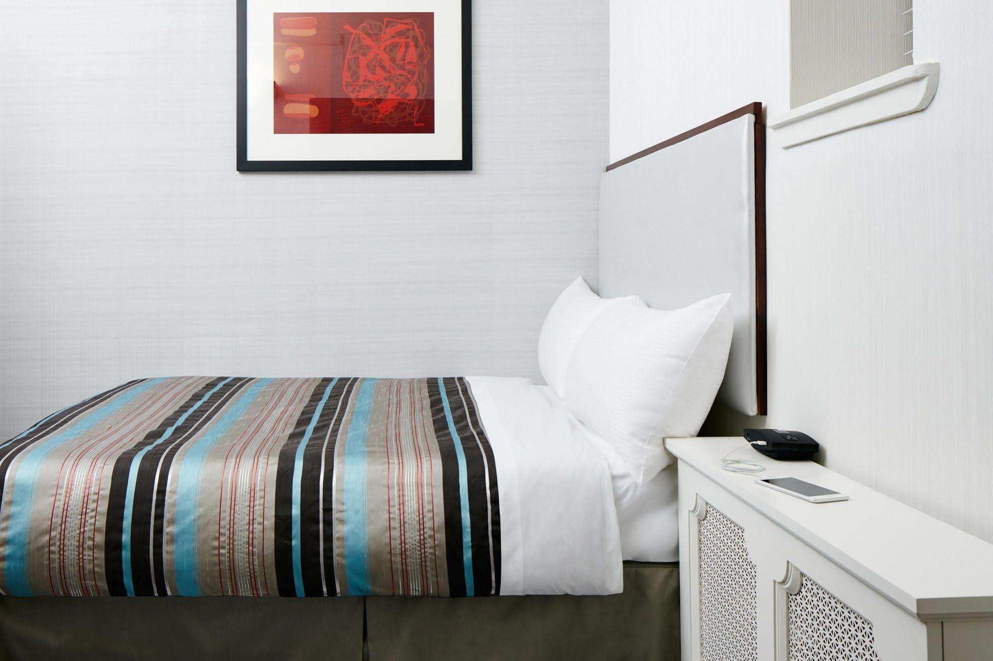 Club Quarters Hotel Times Square, Ню Йорк Екстериор снимка